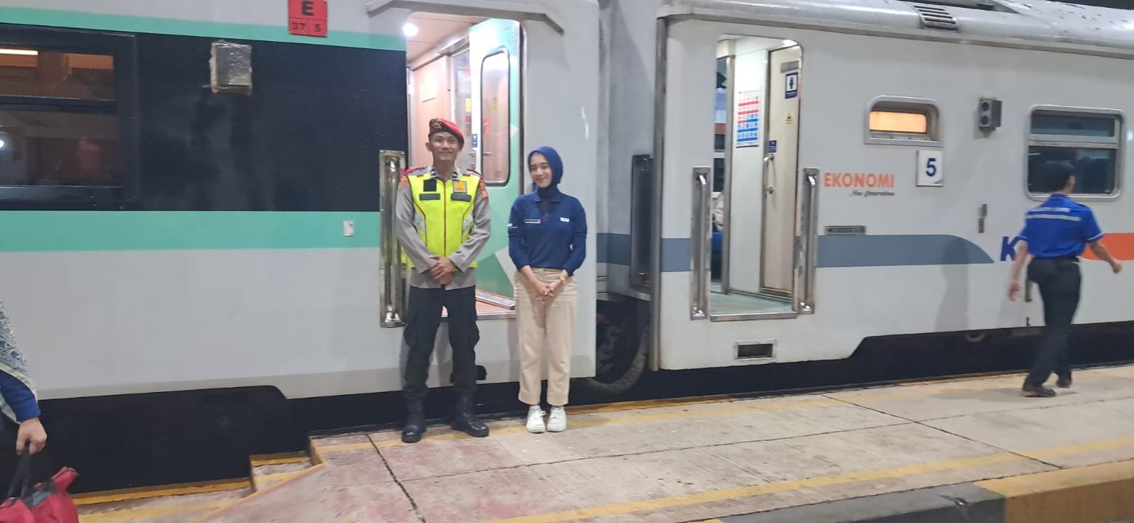 Pelayanan Penumpang KAI di Stasiun Pagaden Berjalan Lancar, Belum Terjadi Lonjakan Signifikan