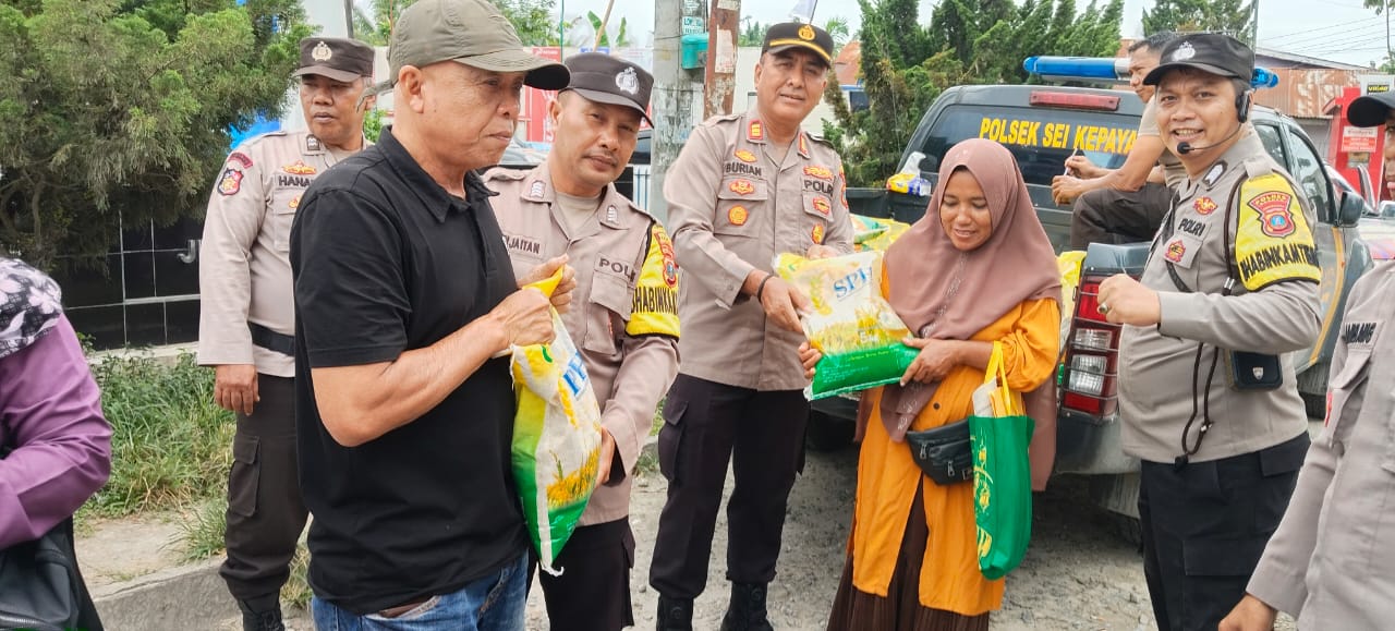 Polsek Sei Kepayang dan Polsek Air Joman Gelar Gerakan Beras Murah